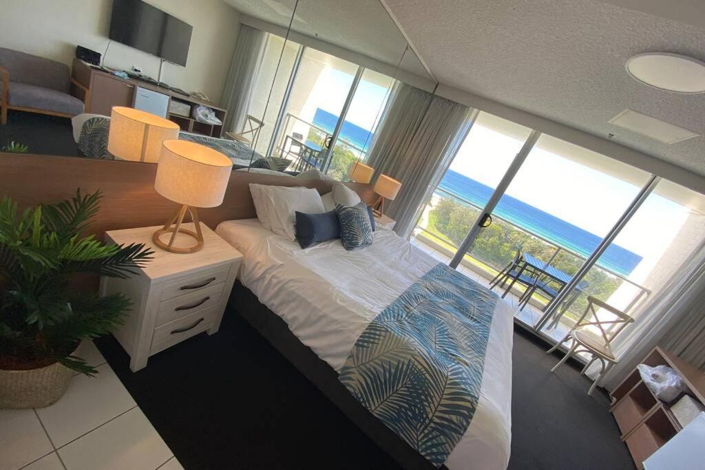 Ocean Bliss - Top Floor Beachfront Studio With Amazing Views ! Marcoola Dış mekan fotoğraf