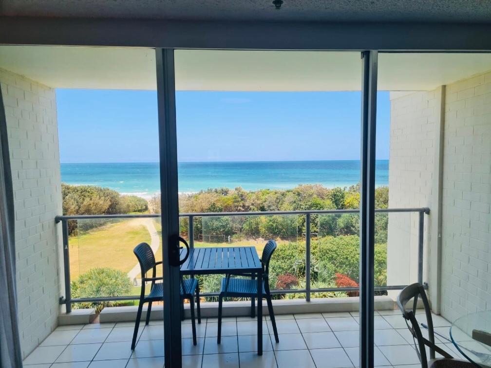 Ocean Bliss - Top Floor Beachfront Studio With Amazing Views ! Marcoola Dış mekan fotoğraf